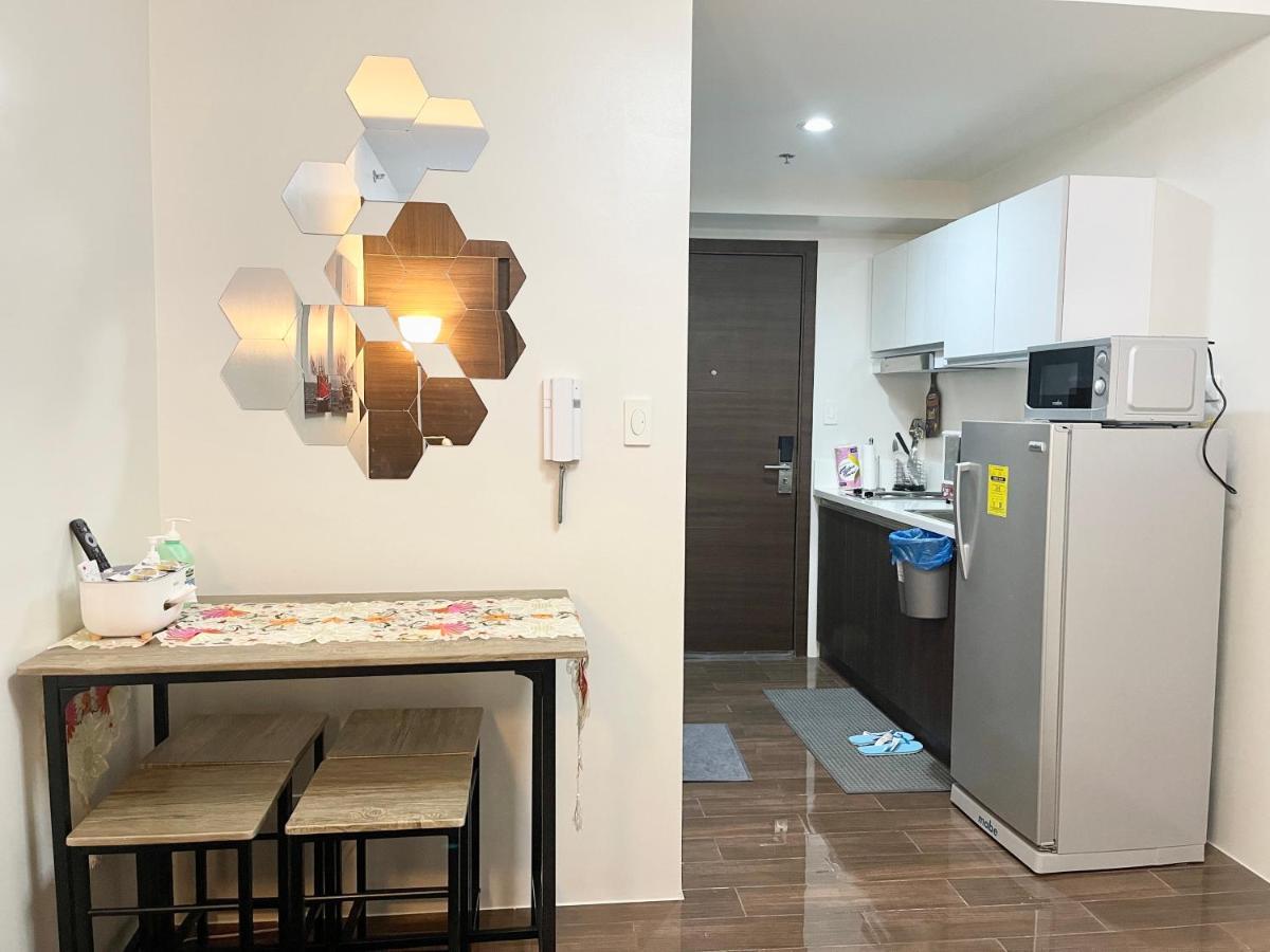 Netflix All Day In Lovely 1br With Balcony Air Residences Manila