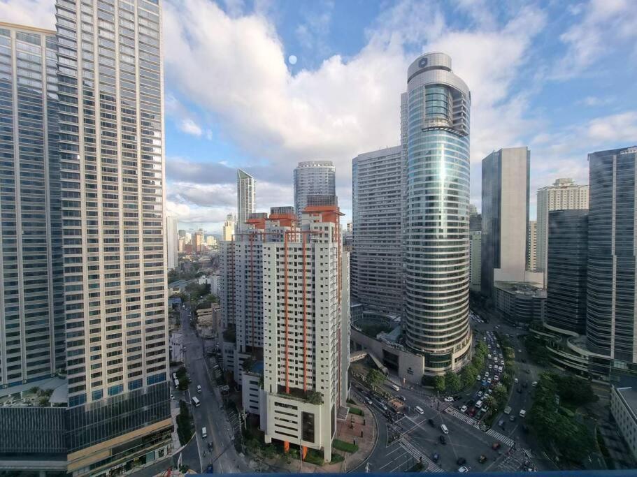 Great View 1 Bedroom In Makati Near Trident Tower Apartment *