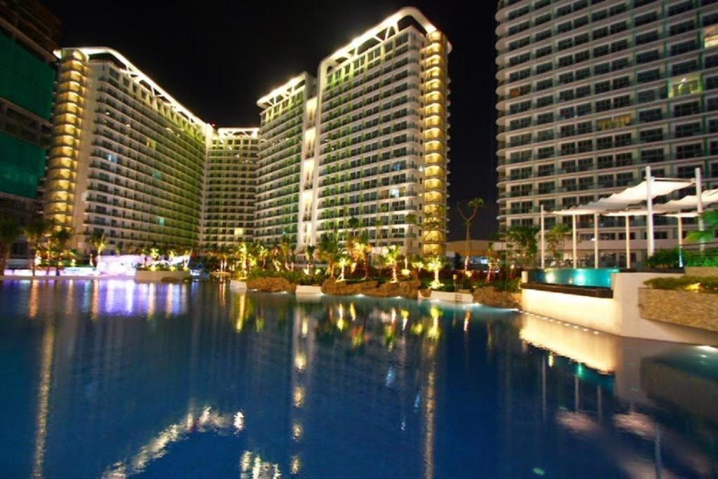 Azure Urban A3 Near Airport Mall With Balcony Wavepool