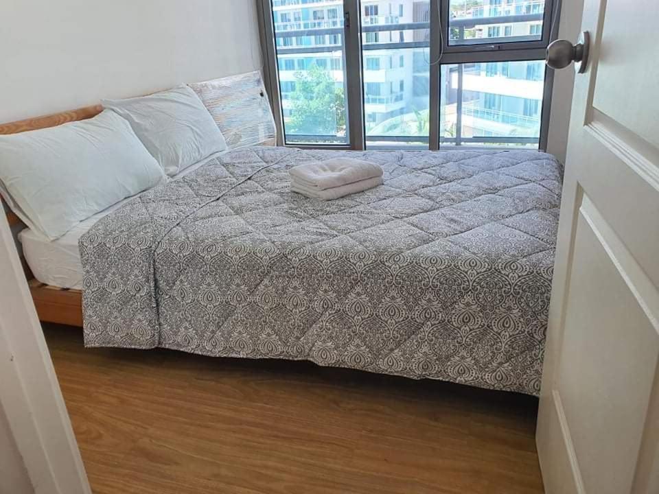 Azure Urban A3 Near Airport Mall With Balcony Wavepool Apartment Manila