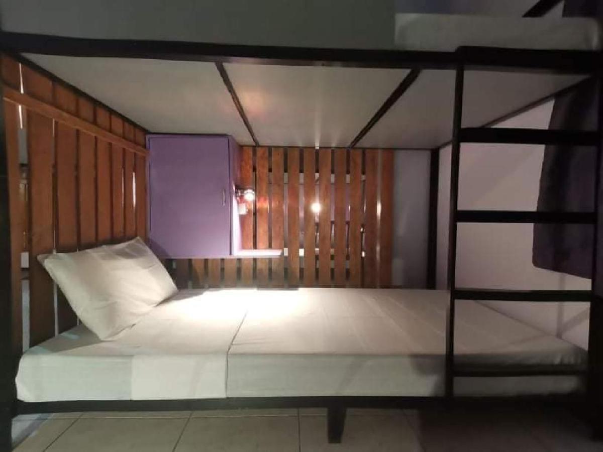 Hostel Manila Nomads Hostel Manila