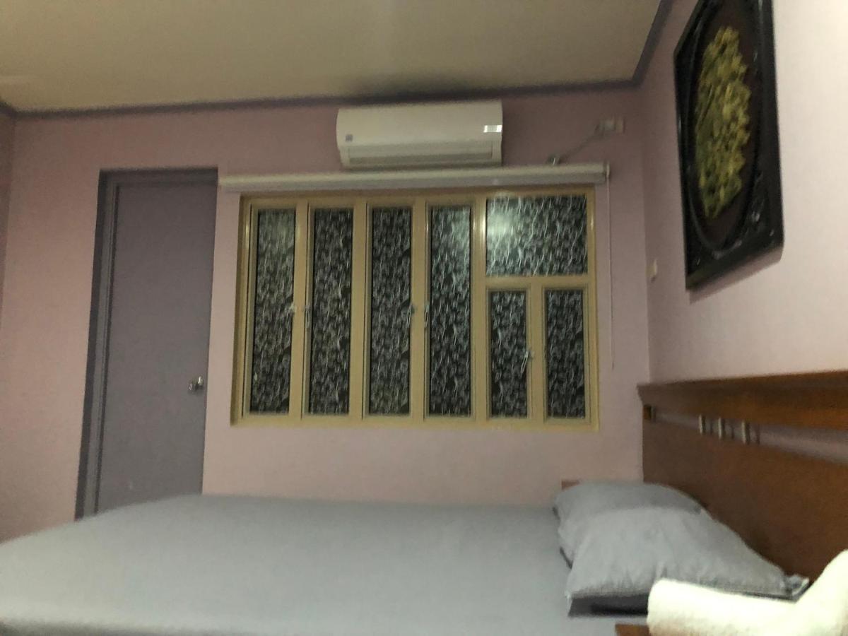 Apartment 2 Separate Units, 1br On 23rd Flr And 3br Penthouse On 41st Flr In Manila, Near Slec,us Embassy, Mall And Parks With Excellent View Manila