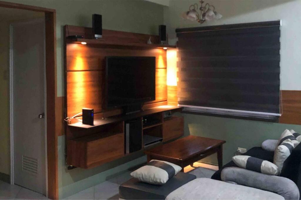 Apartment 3br 70sqm Free Internet, Penthouse Unit In Ermita, Near Us Embassy