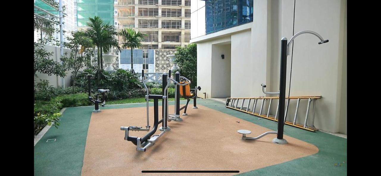 Apartment 1 Bedroom Uptown Parksuites Bgc, High Floor, Morning Sun