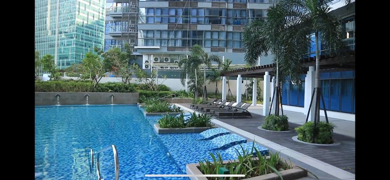 Apartment 1 Bedroom Uptown Parksuites Bgc, High Floor, Morning Sun Manila