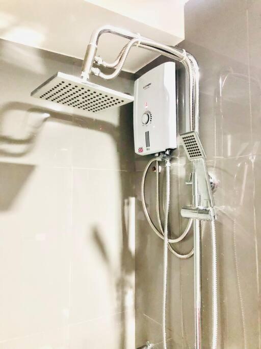 Air 1br With Balcony Free Netflix And Apartment Manila