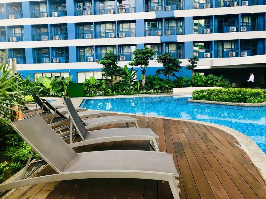 Apartment Air 1br With Balcony Free Netflix And Manila