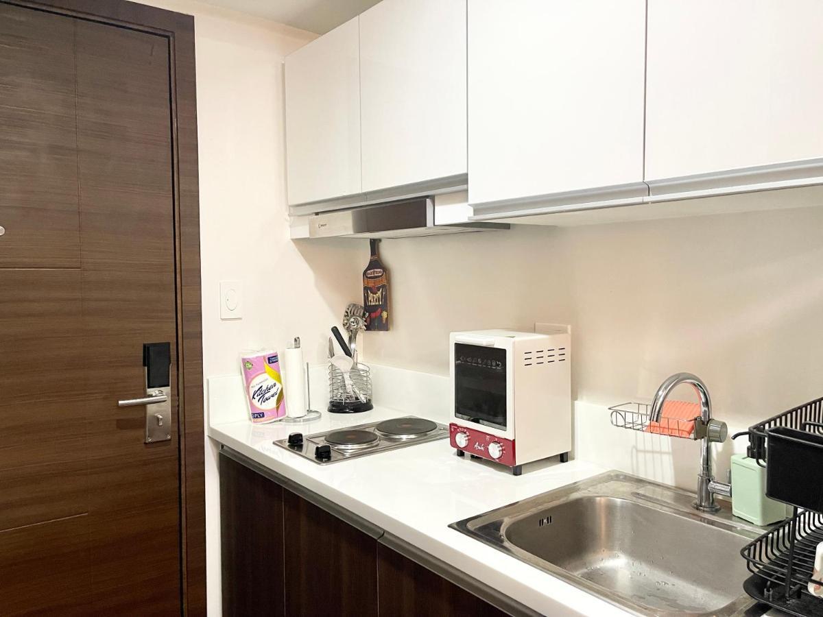 Apartment Netflix All Day In Lovely 1br With Balcony Air Residences Manila