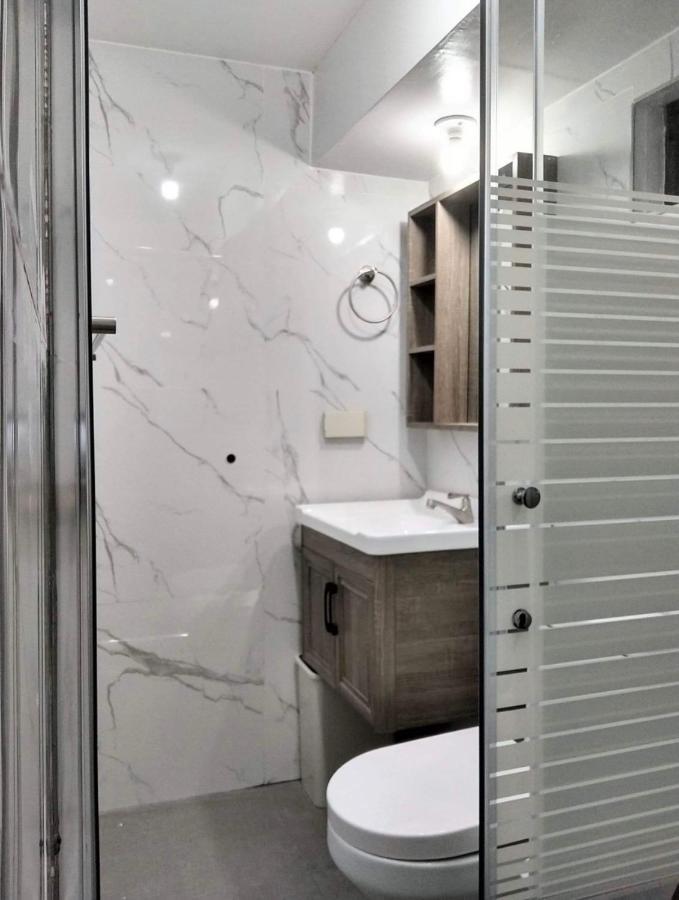 Affordable 2 Bedroom 2 Ba W/ Skycable, Netflix, & Amazon Prime * Manila