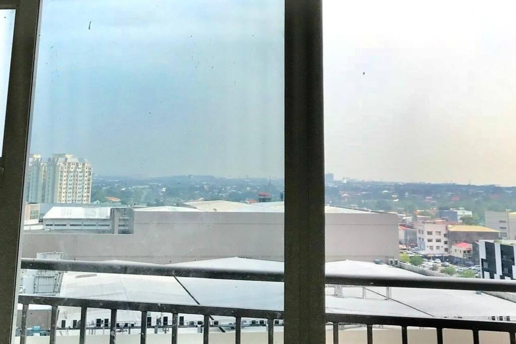 Comfy Unit With Wi-fi, Pinas City, Parking Rent Optional Apartment *