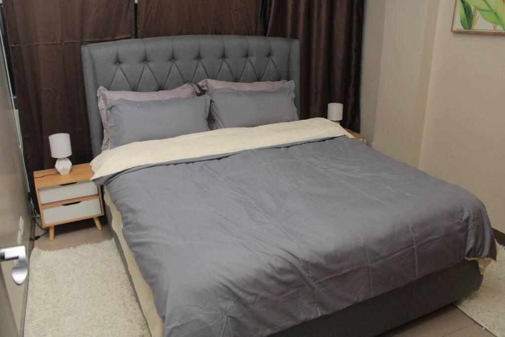Apartment A2j Luxury 1br Near Venice Mall Bgc Taguig *
