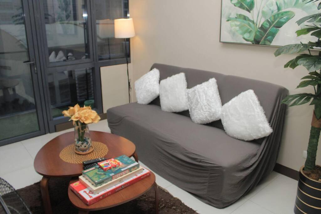 Apartment A2j Luxury 1br Near Venice Mall Bgc Taguig *