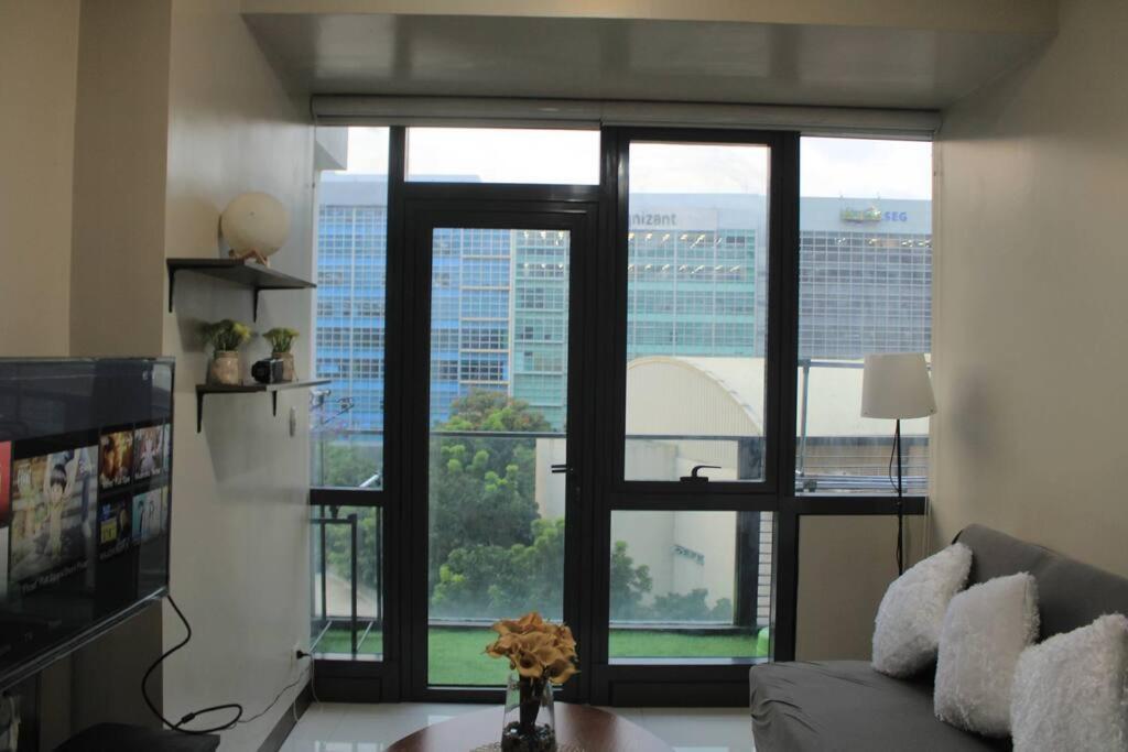 Apartment A2j Luxury 1br Near Venice Mall Bgc Taguig