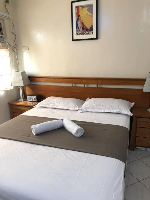 3br 70sqm Free Internet, Penthouse Unit In Ermita, Near Us Embassy