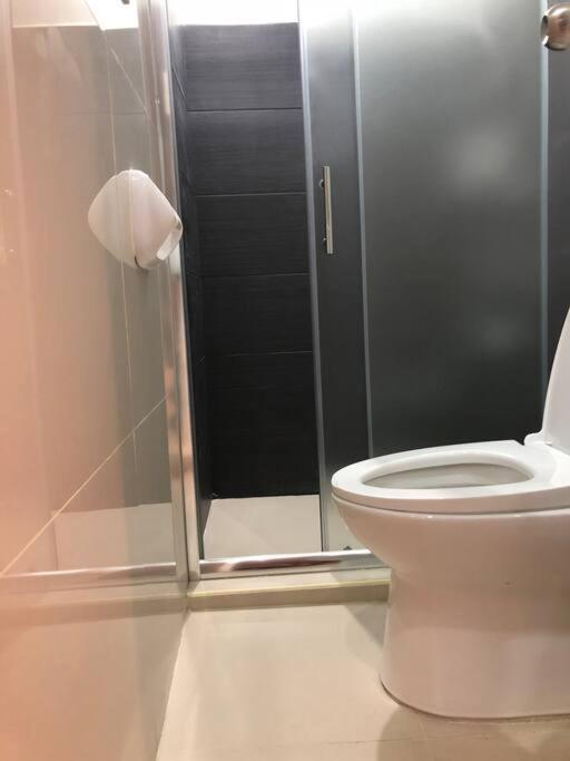 Apartment 3br 70sqm Free Internet, Penthouse Unit In Ermita, Near Us Embassy Manila