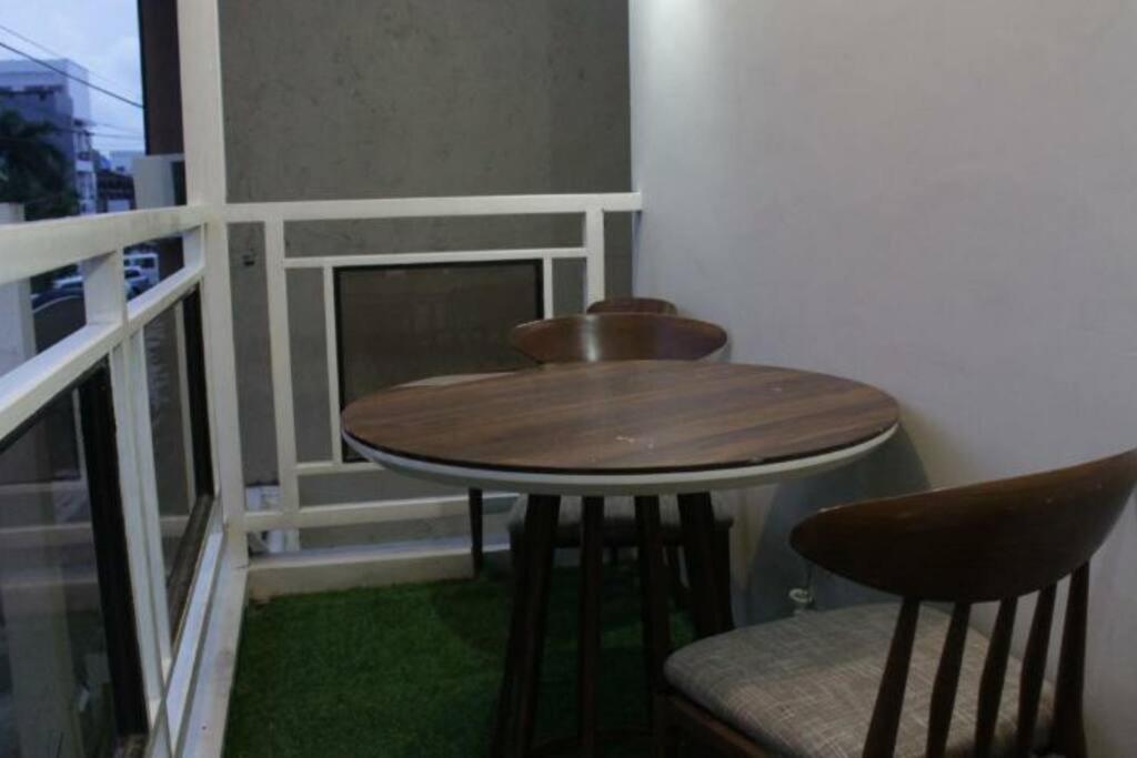 A2j Comfy W/ 120in Cinema + Jacuzzi Near Naia Manila