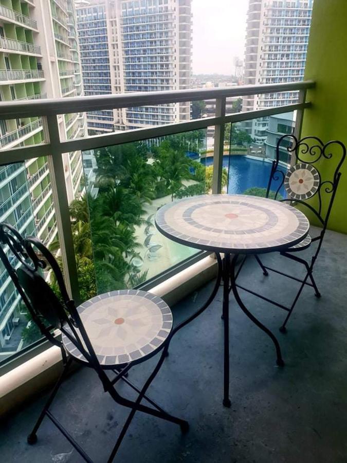 Ebony's Place At Shore Residences Aparthotel