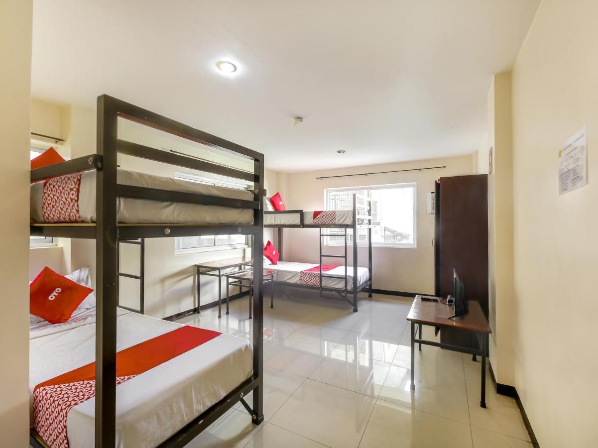 Oyo 850 Clr Mn Hotel Manila