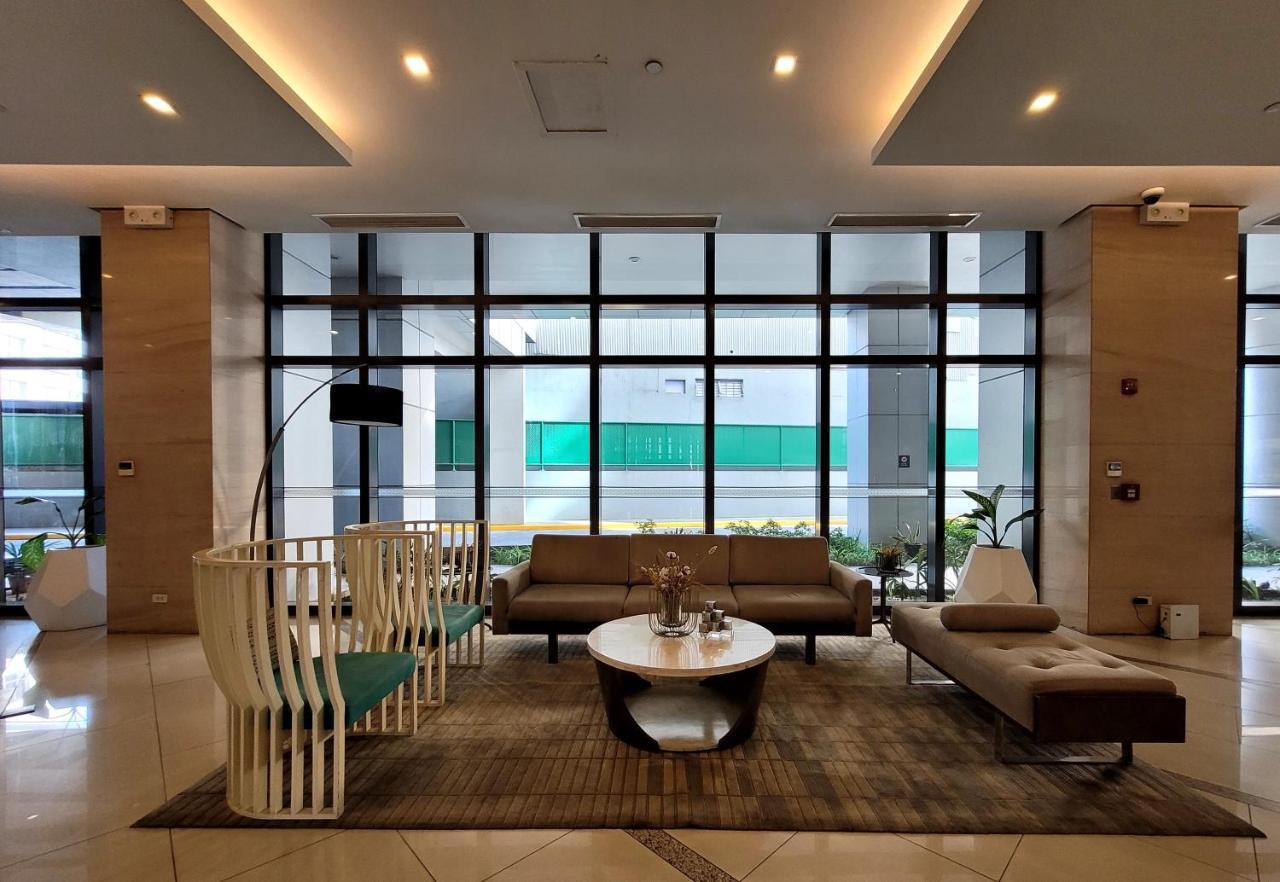 Aparthotel Andy's Place One Eastwood Tower 1 *