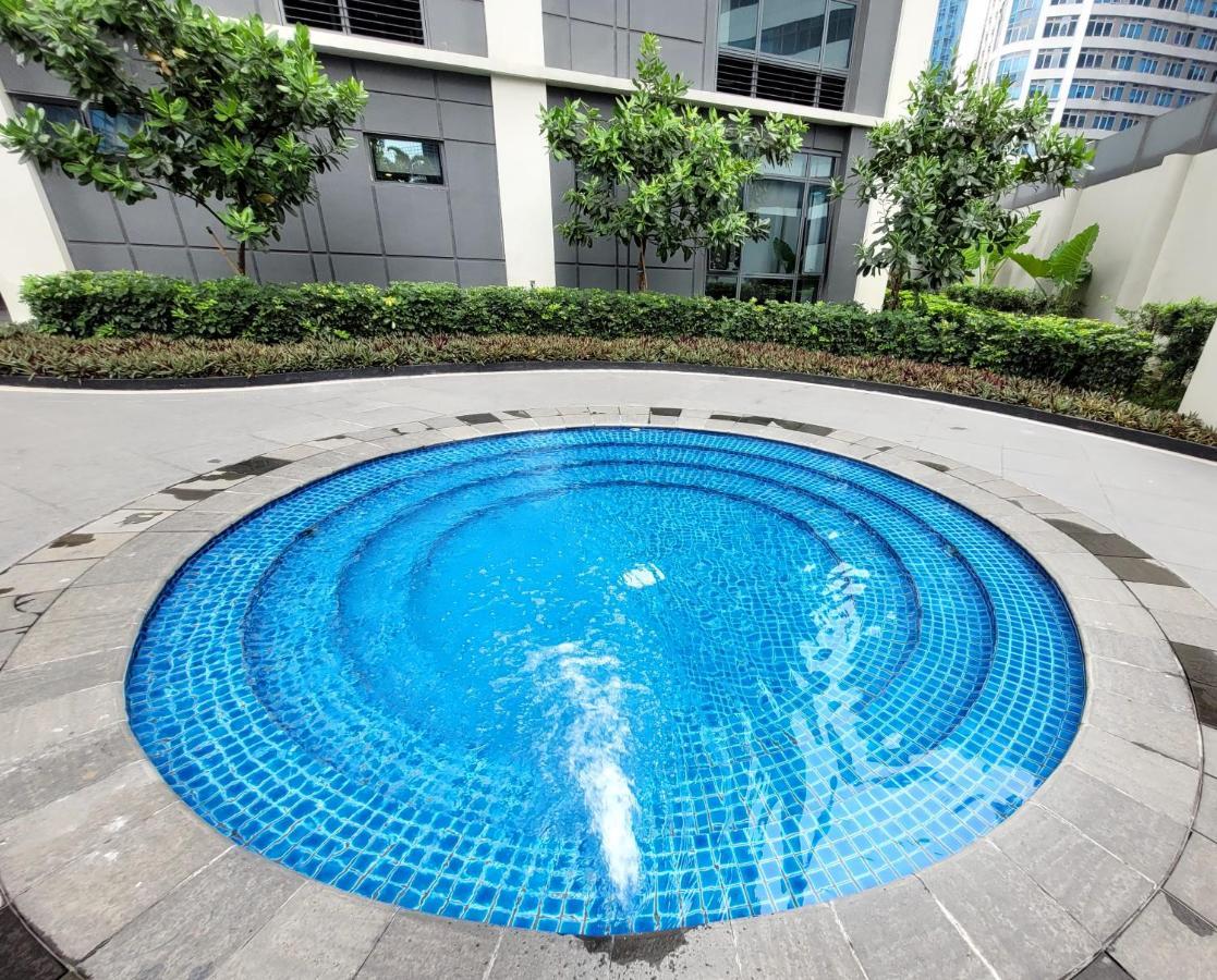 Aparthotel Andy's Place One Eastwood Tower 1 *