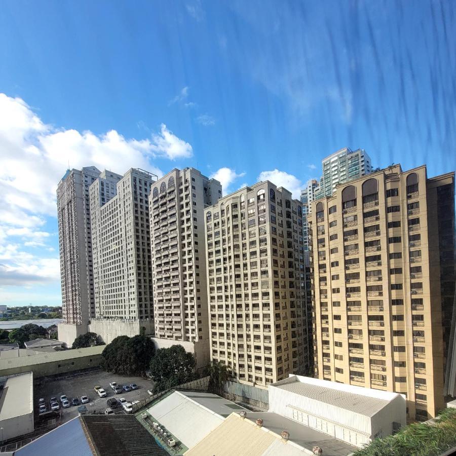 Aparthotel Andy's Place One Eastwood Tower 1 *