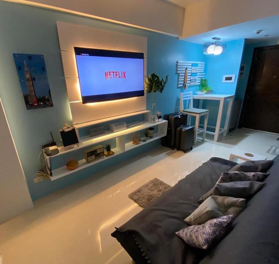 Unit Right Across Naia 3 *
