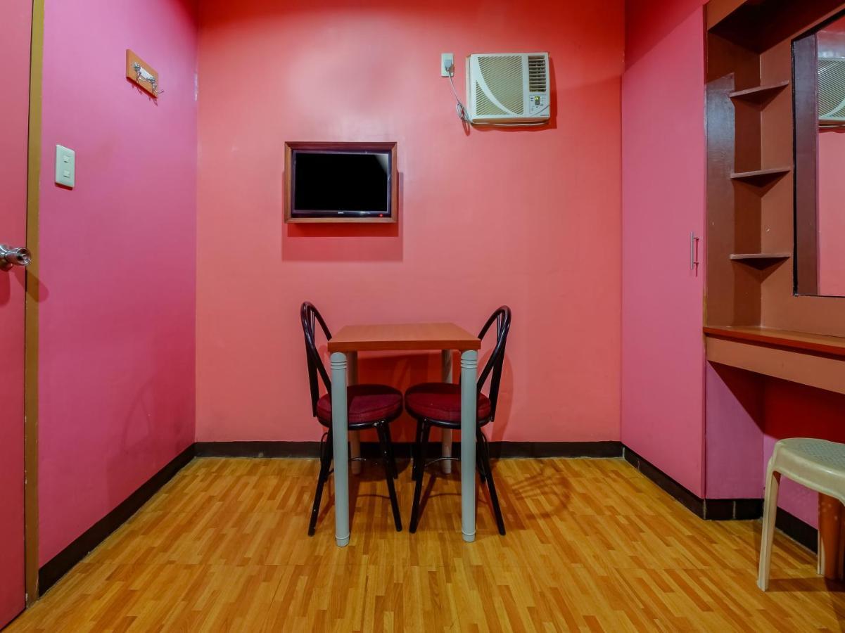 Hotel Oyo 861 Rosas Travellers 2*