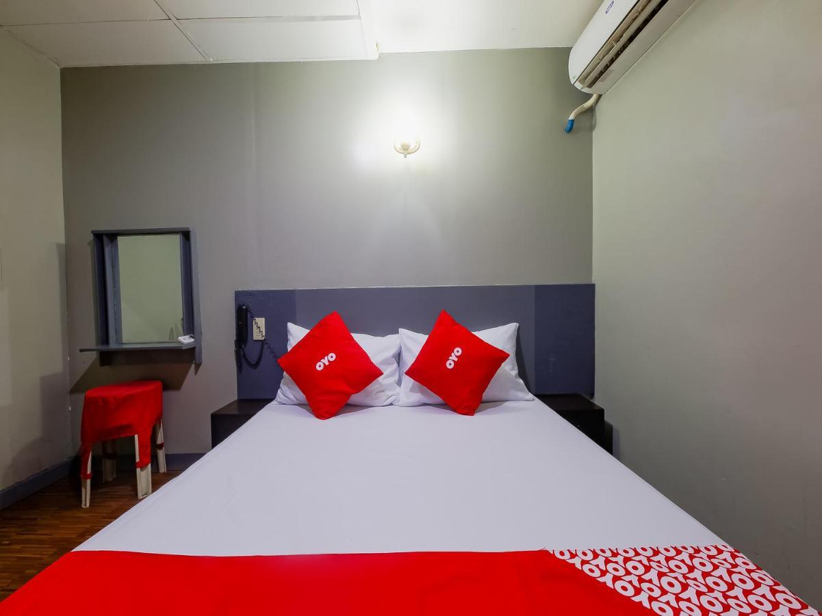 Oyo 861 Rosas Travellers Hotel