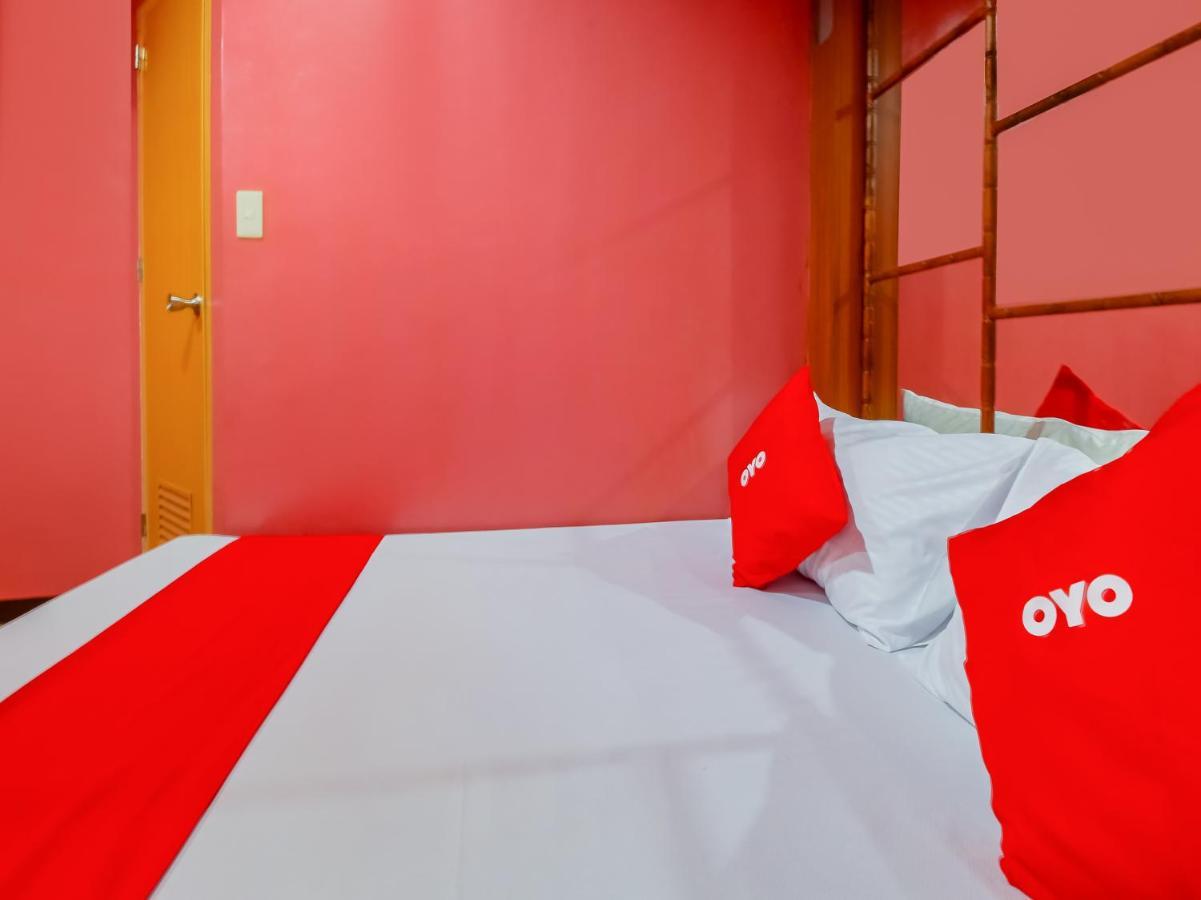 Oyo 861 Rosas Travellers Hotel