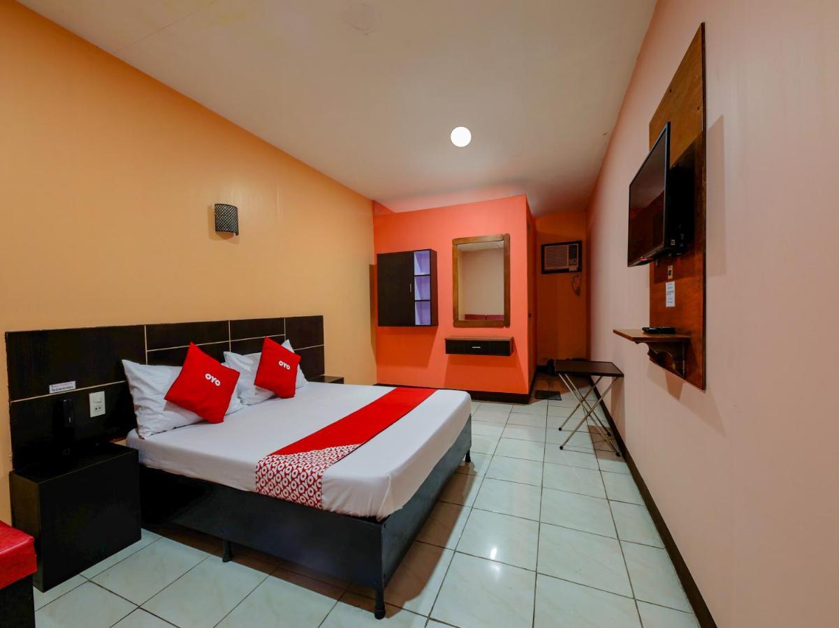 Hotel Oyo 861 Rosas Travellers Manila