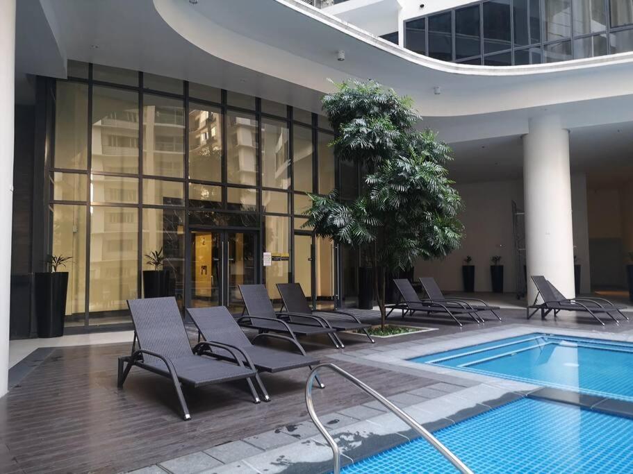 A2j Luxury 1br Near Venice Mall Bgc Taguig *