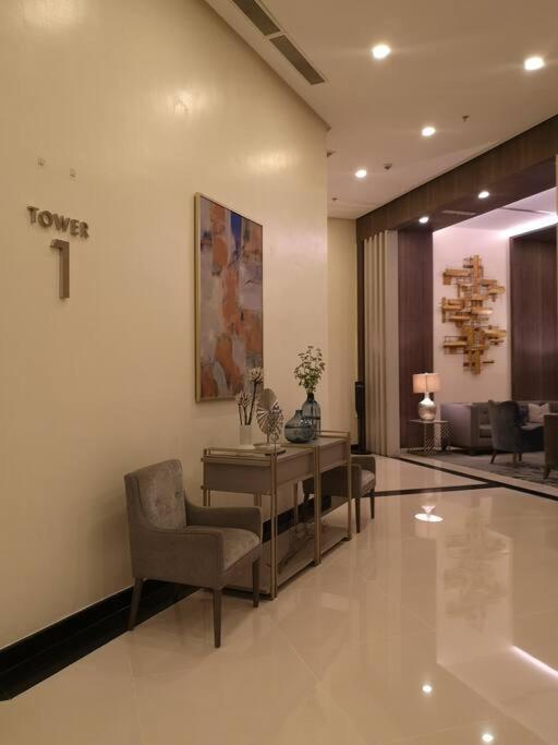 A2j Luxury 1br Near Venice Mall Bgc Taguig *