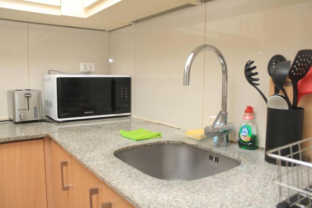 Apartment A2j Luxury 1br Near Venice Mall Bgc Taguig Manila