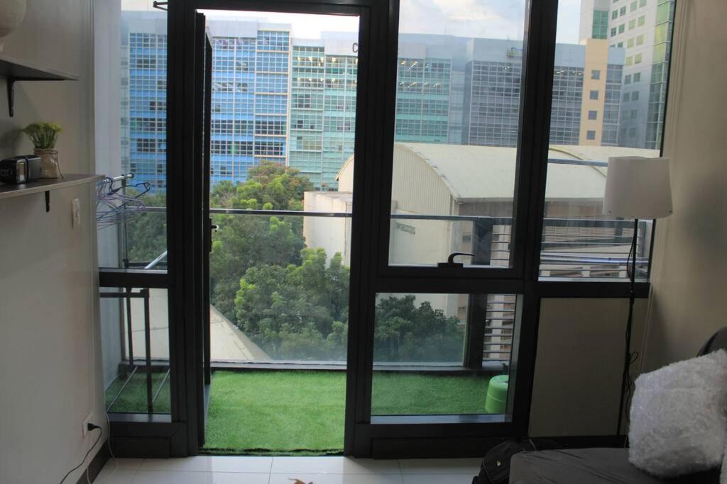 A2j Luxury 1br Near Venice Mall Bgc Taguig