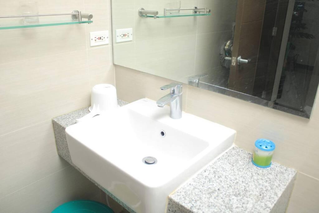 A2j Luxury 1br Near Venice Mall Bgc Taguig Apartment