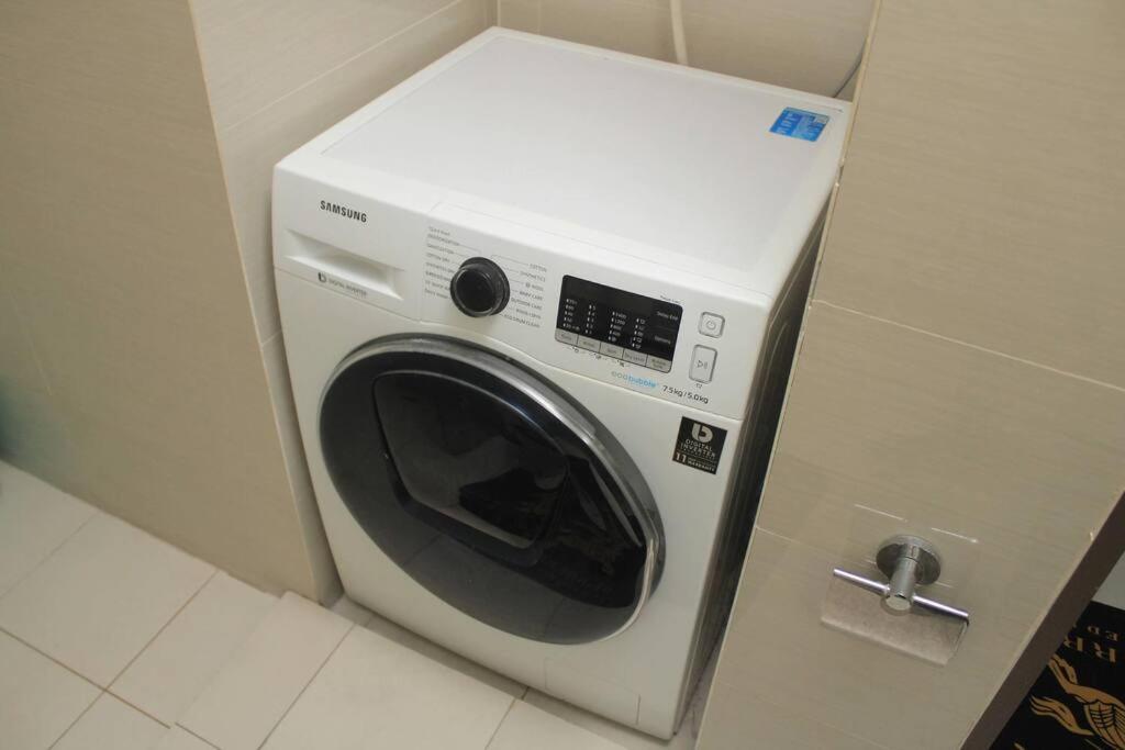 A2j Luxury 1br Near Venice Mall Bgc Taguig