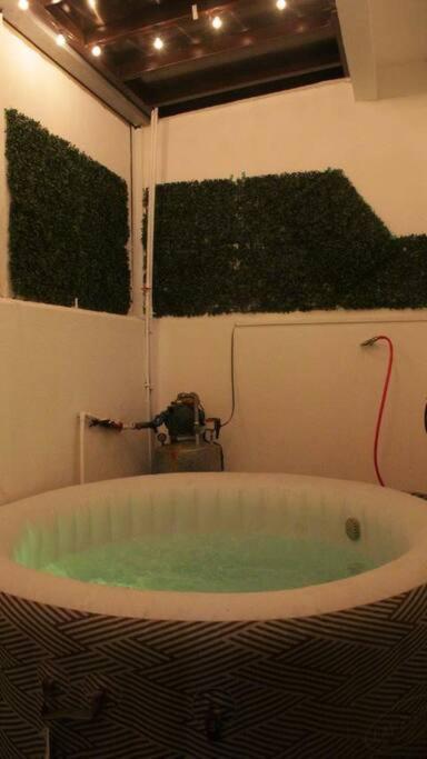 A2j Comfy W/ 120in Cinema + Jacuzzi Near Naia Holiday home