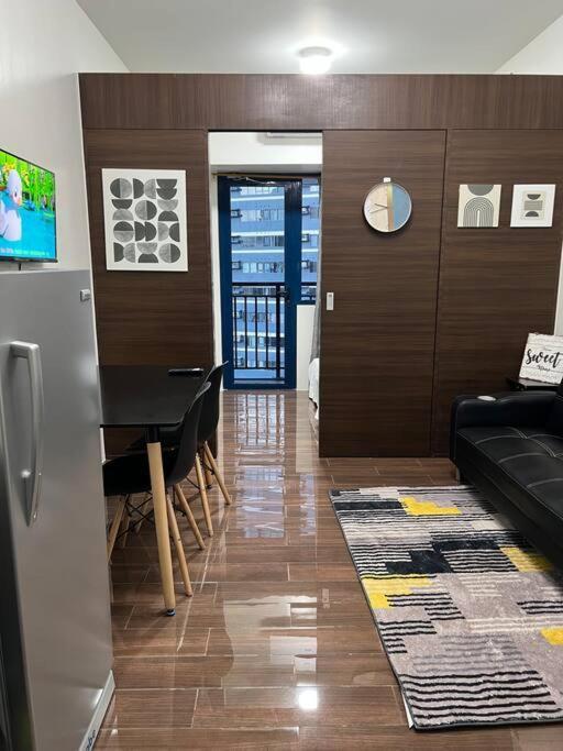 Air Residences - 1bedroom Unit With Balcony - Wifi & Netflix Apartment