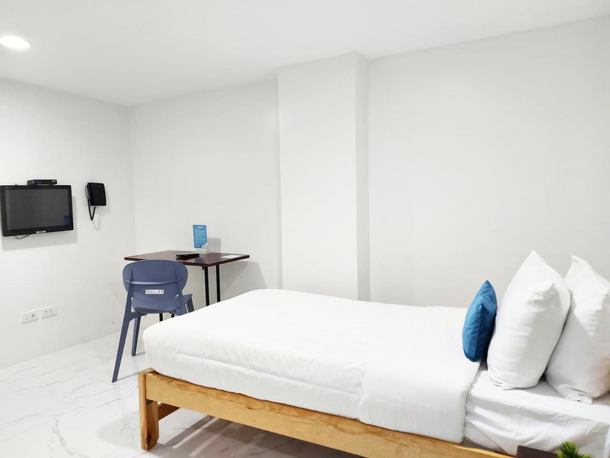 Airobedz Bgc - Near Uptown 3* Manila