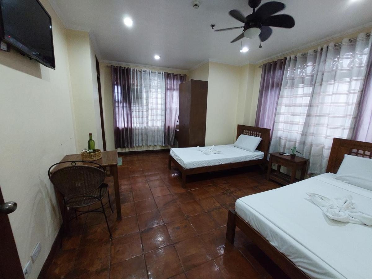 Makabata & Cafe Hotel