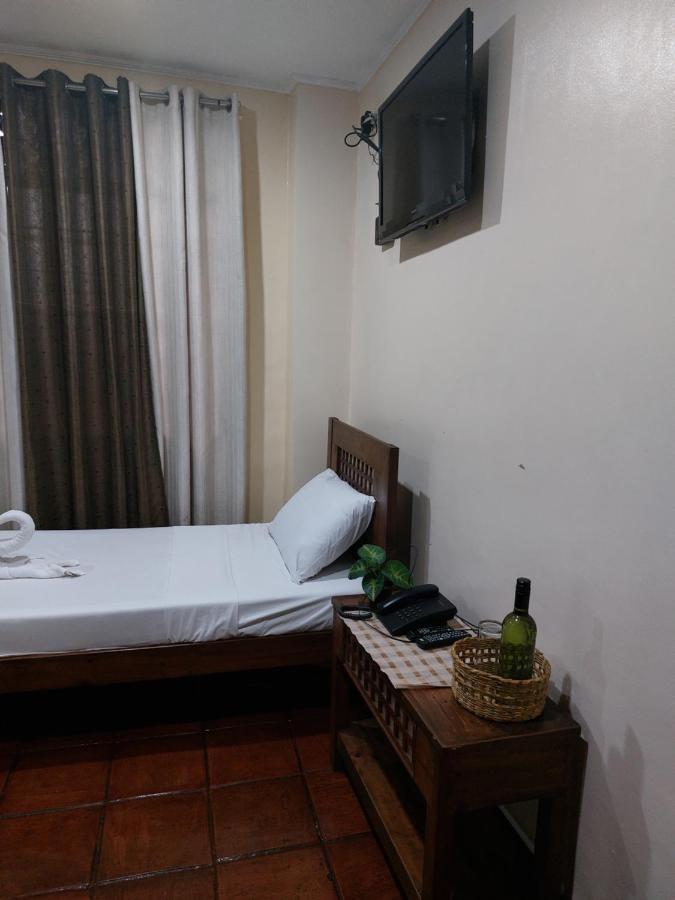Hotel Makabata & Cafe