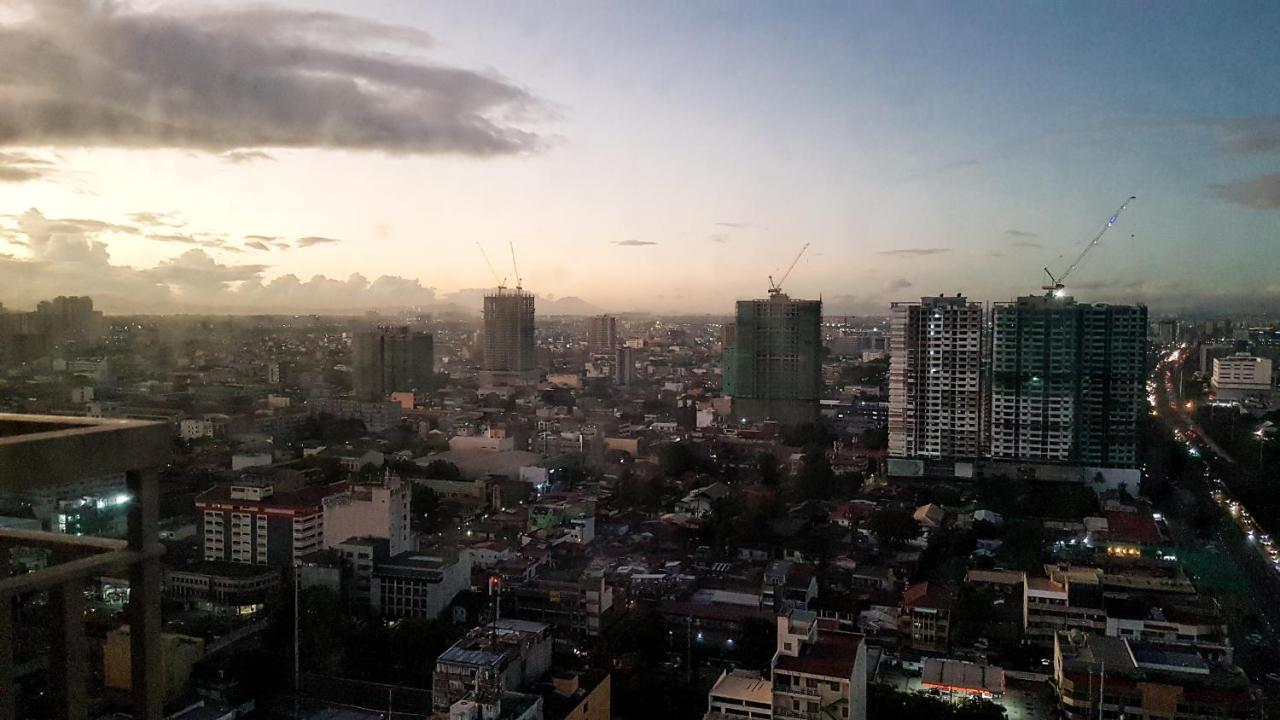 Stayinmycondo - 30th In Pasay With Pool Near Airport Moa,ccp & Picc In Pasay Manila