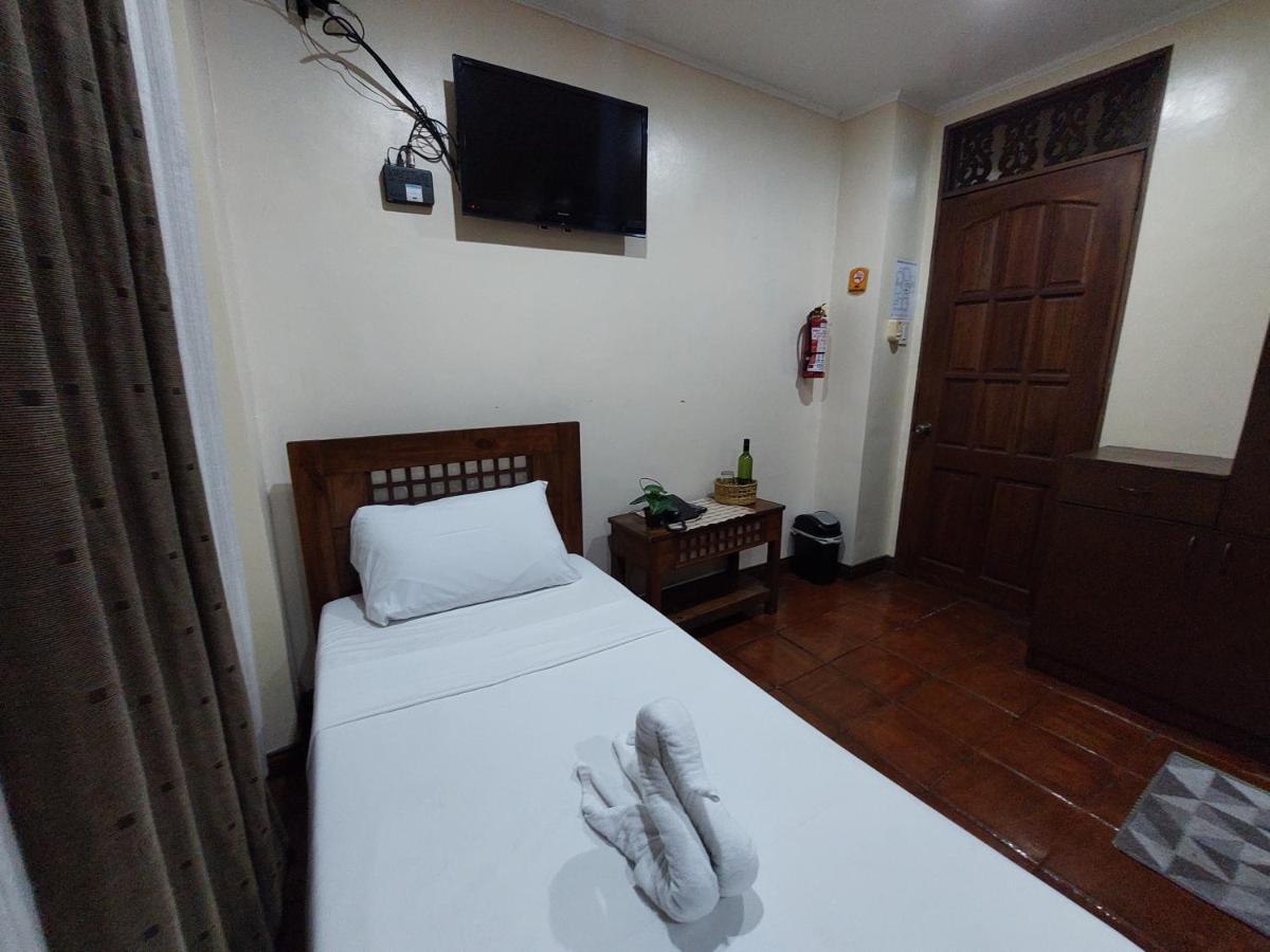 Hotel Makabata & Cafe Manila