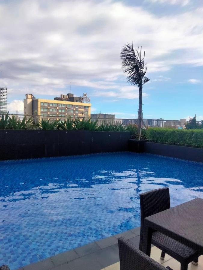 Aparthotel Stayinmycondo - 30th In Pasay With Pool Near Airport Moa,ccp & Picc In Pasay *