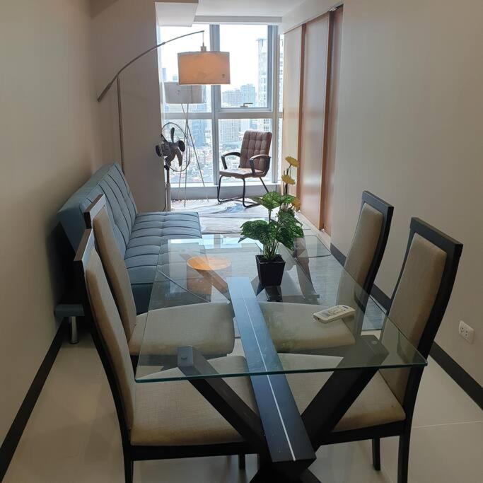 Cozy 1br Uptown Parksuites Tower1 Bgc Apartment *