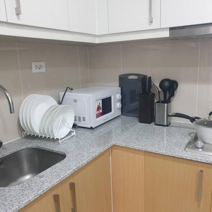 Cozy 1br Uptown Parksuites Tower1 Bgc * Manila