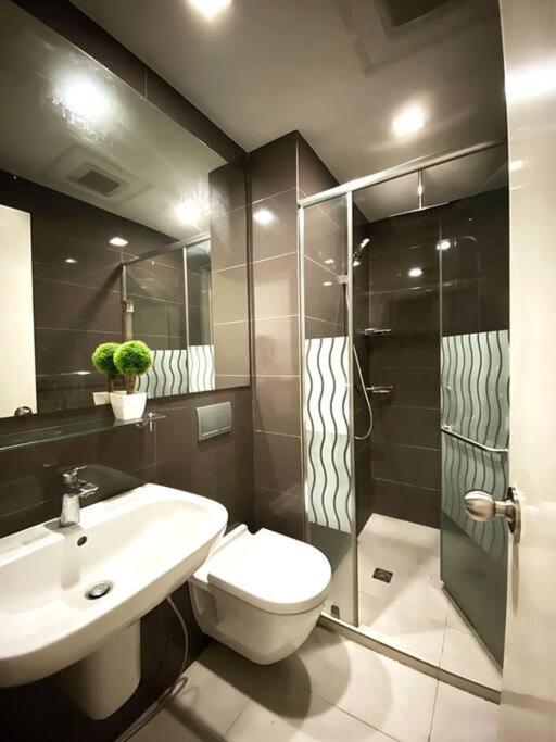 Acqua Private Livingstone Tower Unit With Free Wifi Apartment Manila