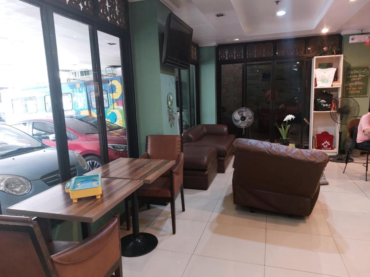 Makabata & Cafe * Manila