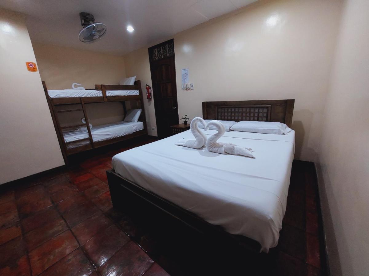Hotel Makabata & Cafe
