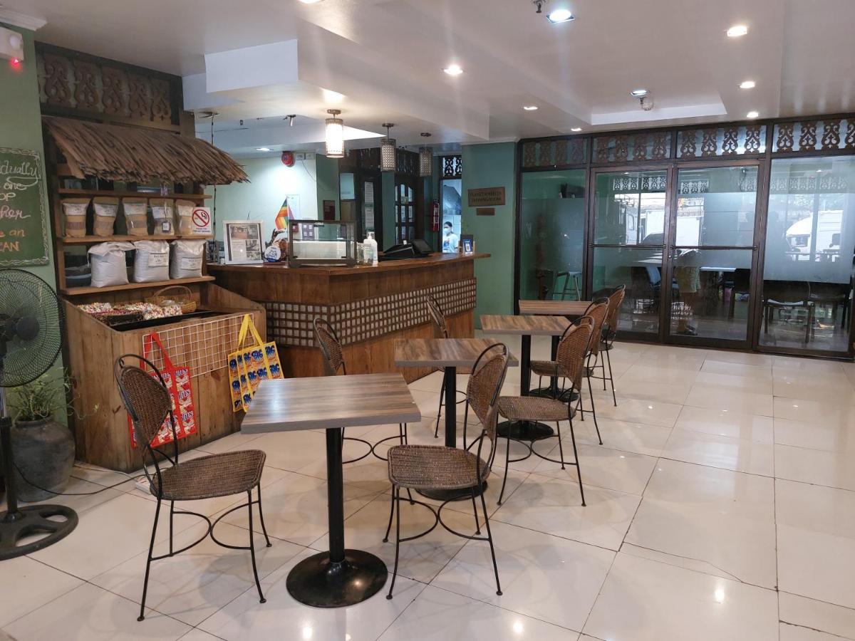 Makabata & Cafe Hotel